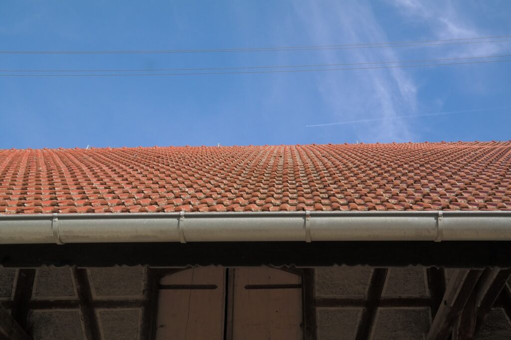 Roof gutter cleaned by Pressure Washing Eugene Oregon